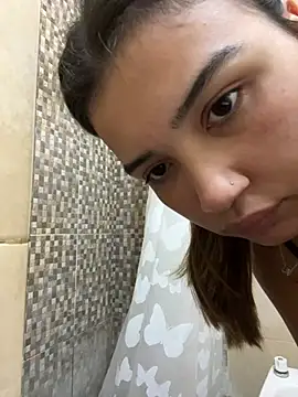 miicbebita online show from April 17, 2026, 1:47 pm