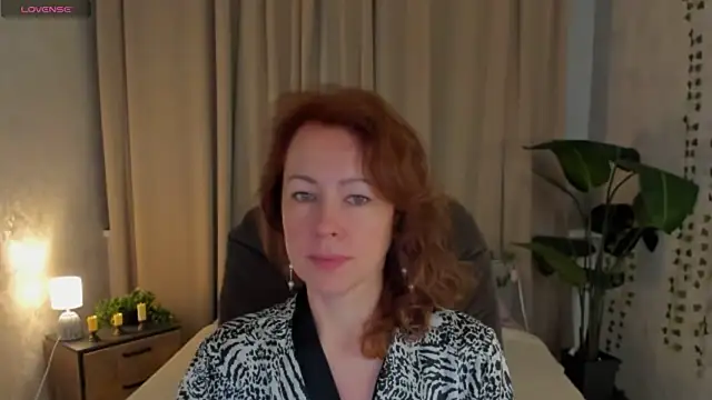 LeticiaRomano online show from April 19, 2026, 4:01 am