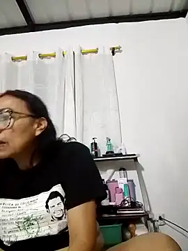 HOT LATINA20 online show from April 9, 2026, 1:49 am