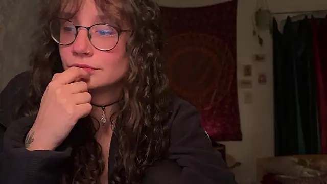 nyxo  online show from April 23, 2026, 9:06 pm
