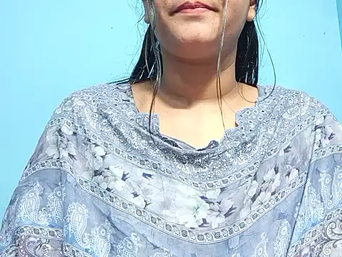 Emma 4433 online show from April 10, 2026, 4:12 pm