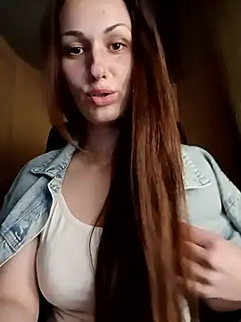 Snapshot of LunaCrystall chatting on April 3, 2026, 6:28 pm LunaCrystall online show from April 3, 2026, 6:28 pm