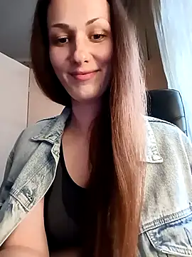 Snapshot of LunaCrystall chatting on April 4, 2026, 4:15 pm LunaCrystall online show from April 4, 2026, 4:15 pm