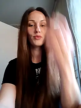 Snapshot of LunaCrystall chatting on April 5, 2026, 4:04 pm LunaCrystall online show from April 5, 2026, 4:04 pm
