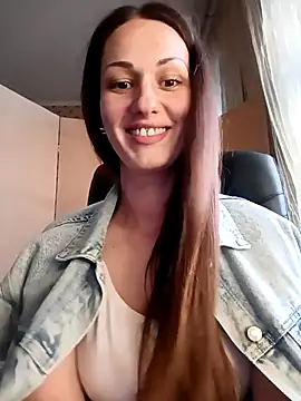 Snapshot of LunaCrystall chatting on April 7, 2026, 4:18 pm LunaCrystall online show from April 7, 2026, 4:18 pm