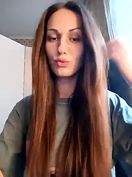 Snapshot of LunaCrystall chatting on April 9, 2026, 4:01 pm LunaCrystall online show from April 9, 2026, 4:01 pm