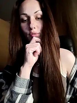 Snapshot of LunaCrystall chatting on April 19, 2026, 6:21 pm LunaCrystall online show from April 19, 2026, 6:21 pm