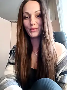 Snapshot of LunaCrystall chatting on April 22, 2026, 3:35 pm LunaCrystall online show from April 22, 2026, 3:35 pm