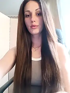 Snapshot of LunaCrystall chatting on April 24, 2026, 3:25 pm LunaCrystall online show from April 24, 2026, 3:25 pm