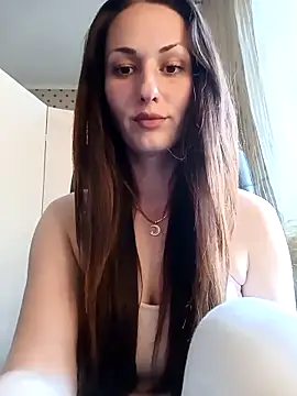 Snapshot of LunaCrystall chatting on May 7, 2026, 4:01 pm LunaCrystall online show from May 7, 2026, 4:01 pm
