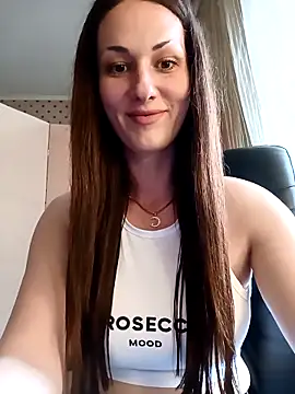 Snapshot of LunaCrystall chatting on May 8, 2026, 3:50 pm LunaCrystall online show from May 8, 2026, 3:50 pm