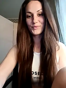 Snapshot of LunaCrystall chatting on May 10, 2026, 4:23 pm LunaCrystall online show from May 10, 2026, 4:23 pm