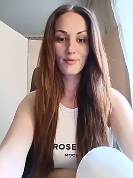 LunaCrystall online show from June 6, 2026, 4:12 pm