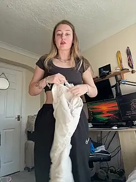Ameliaxoxoo online show from May 1, 2026, 4:11 pm