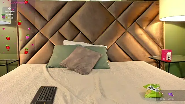 Snapshot of Rache_Roth chatting on July 1, 2026, 10:20 pm Rache Roth online show from July 1, 2026, 10:20 pm
