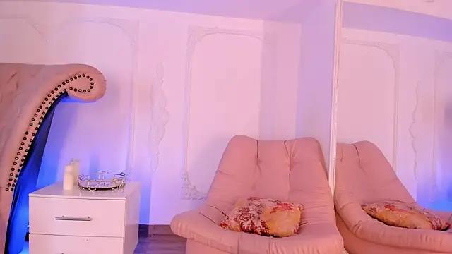 LucianaBlanco  online show from May 26, 2026, 8:38 pm