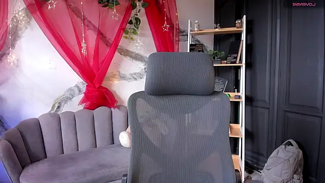 AphroditeSweett online show from April 13, 2026, 8:58 pm