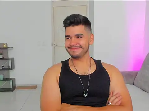 Snapshot of LatinBeardCali chatting on March 19, 2026, 1:04 pm LatinBeardCali online show from March 19, 2026, 1:04 pm