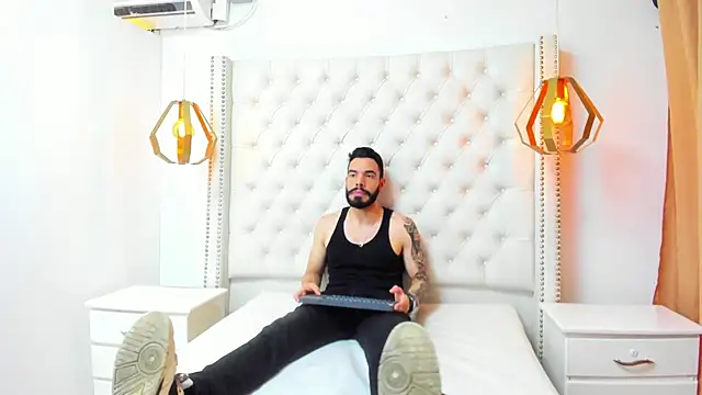 JEAN LEWIS2 online show from April 17, 2026, 7:39 pm