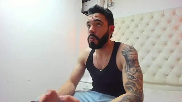 JEAN LEWIS2 online show from April 22, 2026, 7:26 pm