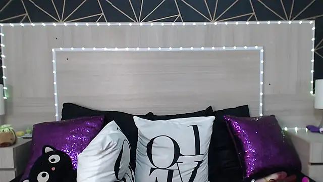 SamanthaMarcus online show from April 16, 2026, 10:34 pm