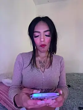 sylphiee  online show from March 11, 2026, 9:43 pm