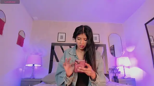 Violettaa Stone online show from April 1, 2026, 3:51 am