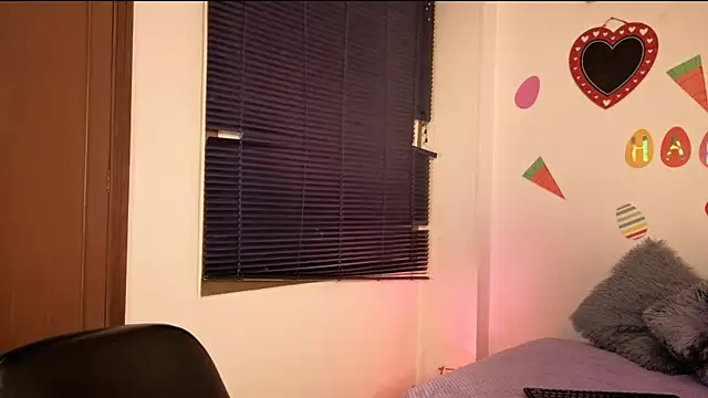 PaulaCutexs online show from April 30, 2026, 3:46 am