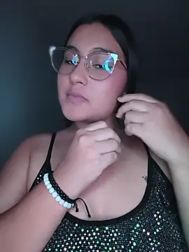 LaylaZurek  online show from June 26, 2026, 11:20 pm