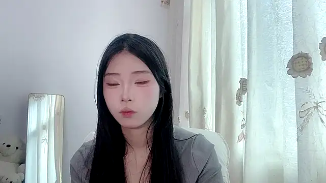 yiyibaby2026 online show from April 12, 2026, 2:38 am