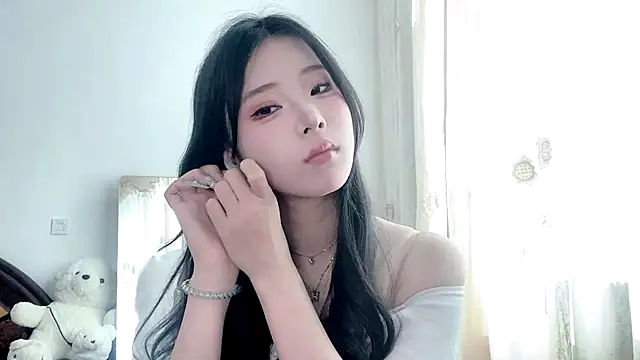 yiyibaby2026 online show from April 19, 2026, 2:22 am