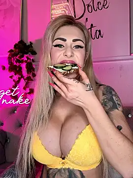 SelinaGalinsky6 online show from April 7, 2026, 8:20 pm