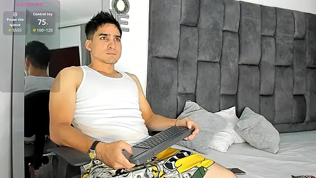 Snapshot of Christopher_Harris_ chatting on April 15, 2026, 9:37 pm Christopher Harris online show from April 15, 2026, 9:37 pm