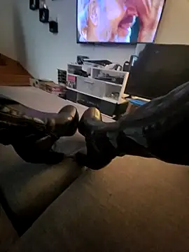 bootslove1 online show from April 3, 2026, 9:51 am