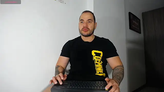 Snapshot of Axel_Dominus chatting on June 22, 2026, 10:01 am Axel Dominus online show from June 22, 2026, 10:01 am