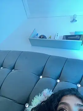 LINDA EF online show from April 28, 2026, 8:36 pm