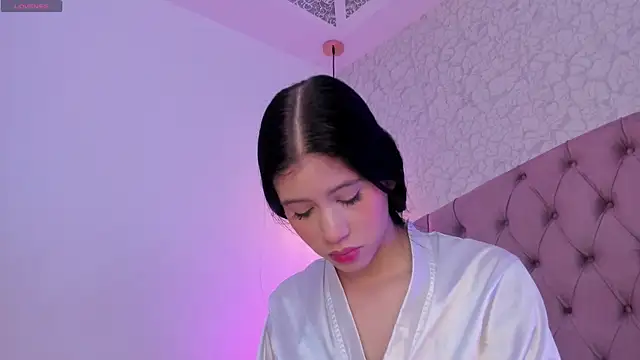Snapshot of saraa_joness_ chatting on April 30, 2026, 6:14 pm saraa joness online show from April 30, 2026, 6:14 pm