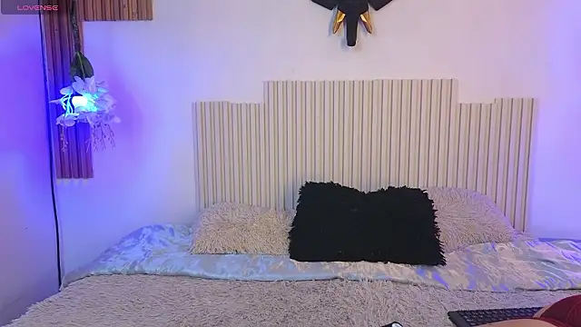 Snapshot of VixenxO chatting on March 12, 2026, 5:52 pm VixenxO online show from March 12, 2026, 5:52 pm