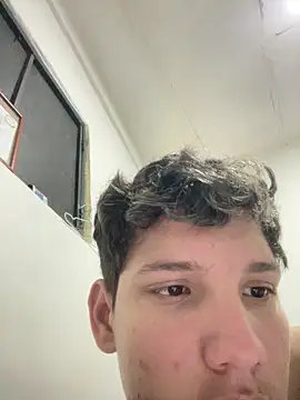 Snapshot of Theus26_ chatting on April 28, 2026, 4:23 pm Theus26 online show from April 28, 2026, 4:23 pm