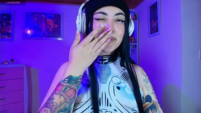 Nanachi uwu online show from April 15, 2026, 2:40 am