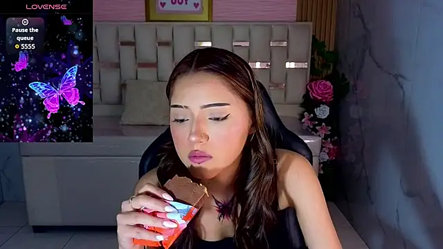 Snapshot of veronicaa_s chatting on July 23, 2026, 7:56 pm veronicaa s online show from July 23, 2026, 7:56 pm