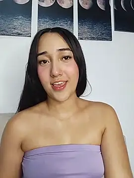 isabellaHill2 online show from April 26, 2026, 5:27 am