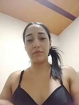 isabellaHill2 online show from July 31, 2026, 5:29 am