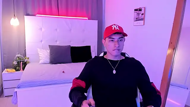 Thiago 2003  online show from April 19, 2026, 2:22 am
