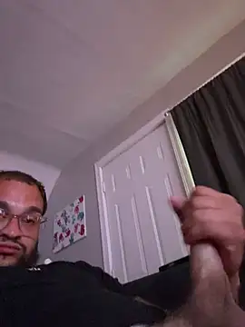 Snapshot of bigpappiii09 chatting on July 16, 2026, 1:11 am bigpappiii09 online show from July 16, 2026, 1:11 am