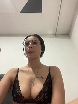 isabella-hot12 online show from March 17, 2026, 10:02 pm