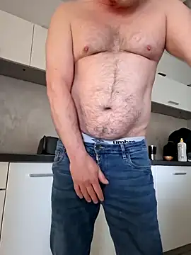 AgaiJa42 online show from April 10, 2026, 1:16 pm