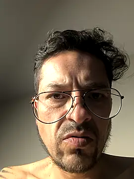 erick242130 online show from March 12, 2026, 9:54 pm