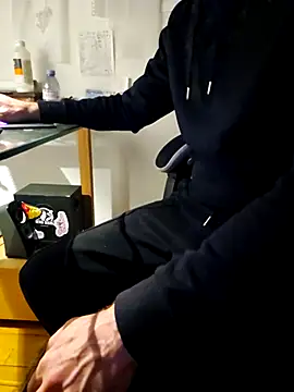 dufatcock online show from April 18, 2026, 1:42 am