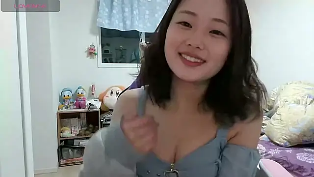Snapshot of MoMochan_jp chatting on May 9, 2026, 4:34 pm MoMochan jp online show from May 9, 2026, 4:34 pm